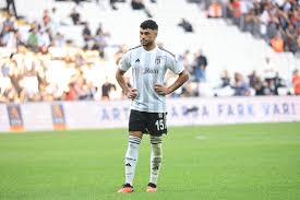 "Beşiktaş" yarımmüdafiəçisi ilə müqaviləyə xitam verib